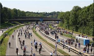 A Autobahn (acima) tem um trecho fechado aos domin