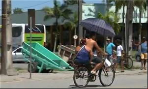 A bicicleta faz parte do dia a dia dos paranaguens