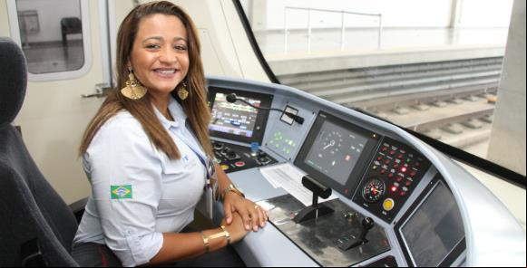 A operadora de trem Catherine Freire em serviço