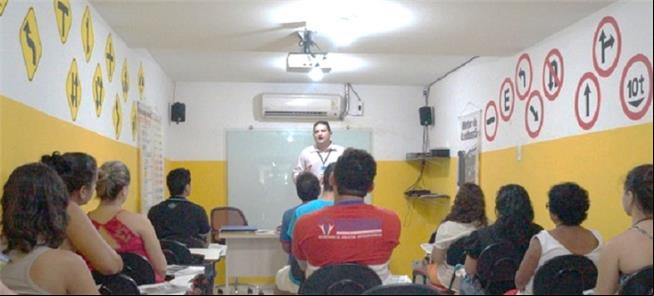 Ação nas autoescolas visa a orientar futuros motor