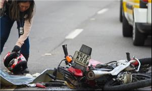 Acidente entre caminhão e moto na marginal Tietê,