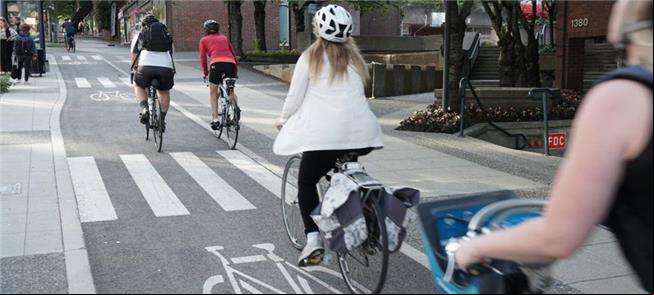 Andar de bicicleta requer distância de 20 metros