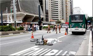 Avenida Paulista é parcialmente interditada no loc
