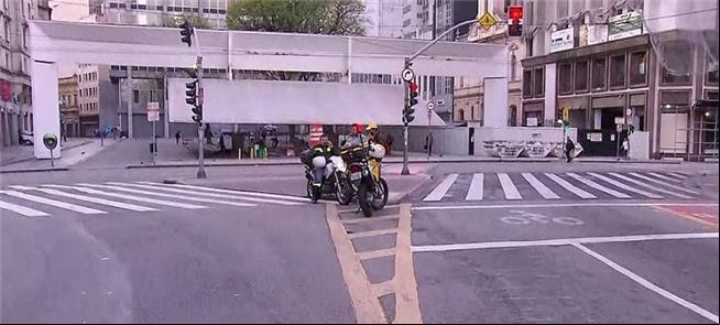 Bloqueio hoje cedo na Vd. do Chá esquina com Pça.