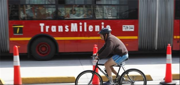 Bogotá no Dia Sem Carro, com o Transmilênio ao fun