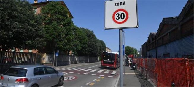Bolonha, o limite agora é 30 km/h em toda a área c