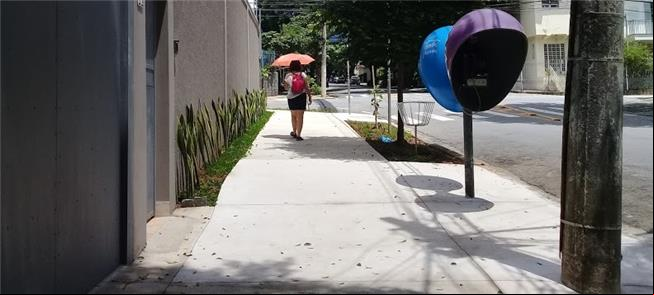 Calçada bem mantida: uma raridade em São Paulo