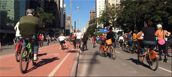 Caminhar, pedalar: a cidade saudável também é econ