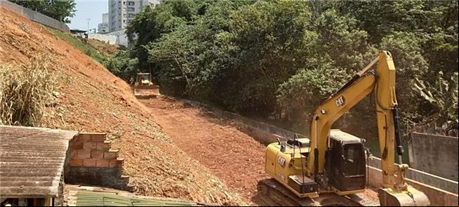 Canteiro da obra na av. Sena Madureira