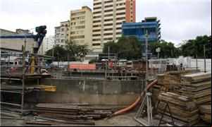 Canteiro de obras parado, na estação Higienópolis-