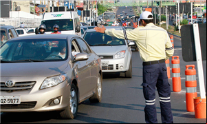 Capital sofre com interrupções no trânsito e alto