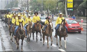 Cavalos trafegaram pela Avenida Paulista