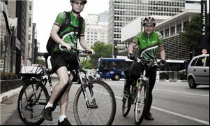 Ciclistas da Carbono Zero Bike Courier