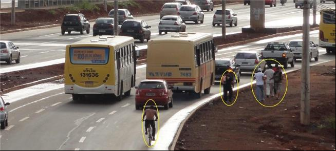 Ciclistas e pedestres perdidos no trânsito perigos