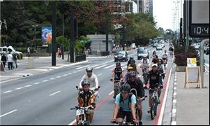 Ciclistas fazem inauguração extra-oficial da ciclo