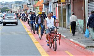 Ciclistas na zona leste