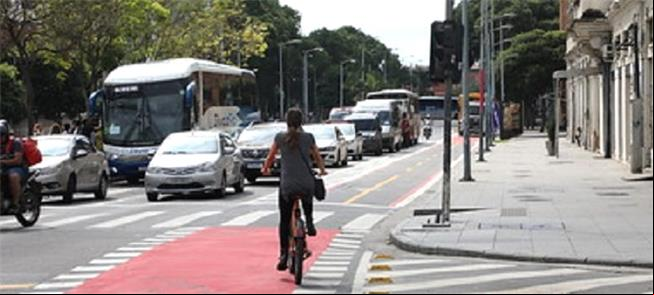 Ciclofaixa na Rua Sacadura Cabral, no Centro do Ri