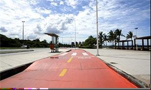 Ciclovia no calçadão de Camburi recebeu reforço na