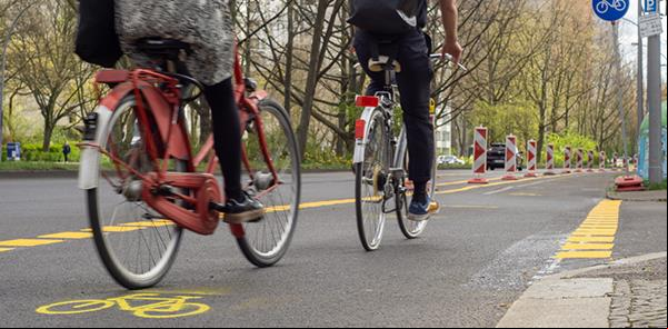 Ciclovia temporária em Berlim, já com sinalização