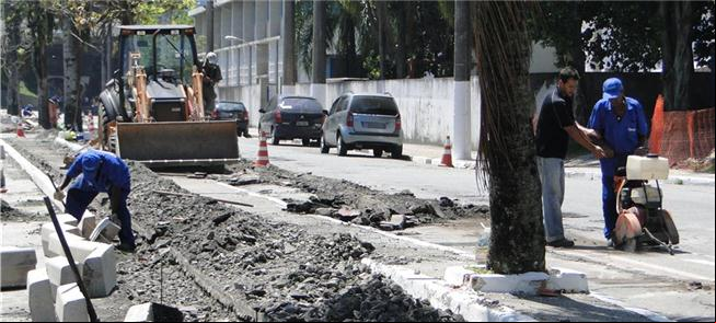 Construção de ciclovia na cidade litorânea