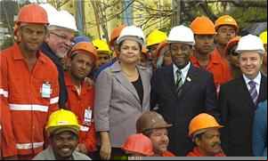 Dilma visita obras, ao lado de Pelé e do governado