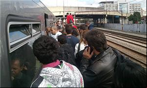 Dois trens batem na linha 3-vermelha do metrô de S