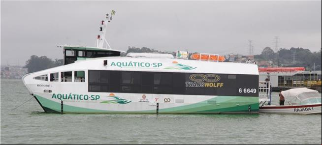 Embarcação do Aquático SP em testes na Represa Bil
