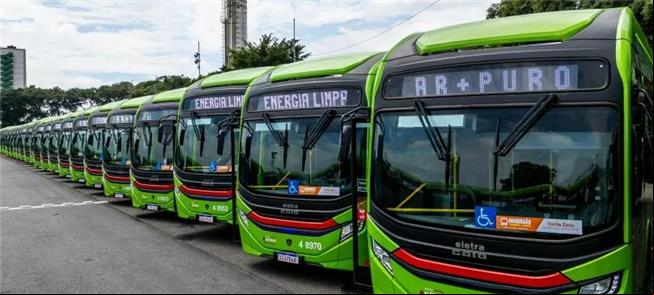 Entrega de ônibus elétricos no Parque Anhembi, São