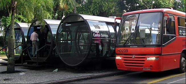 Estação tubo em Curitiba, solução de mobilidade ur