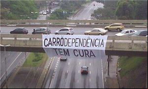 Faixa de protesto sobre a Avenida Sumaré