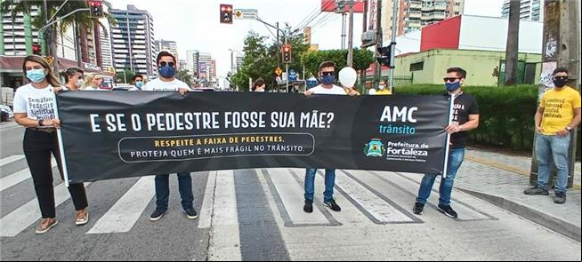 Faixa divulga ação de redução de velocidade no trâ