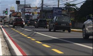 Faixa exclusiva para ônibus na Av. Ayrton Senna