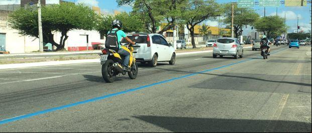Faixas azuis, e não corredor de BRT em avenida da
