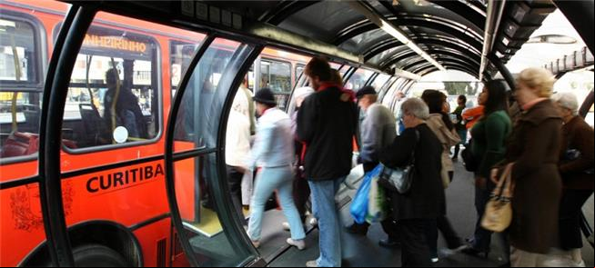 Gasolina mais alta pode subsidiar transporte públi