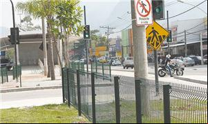 Grades de 1 m de altura foram instaladas em alguns