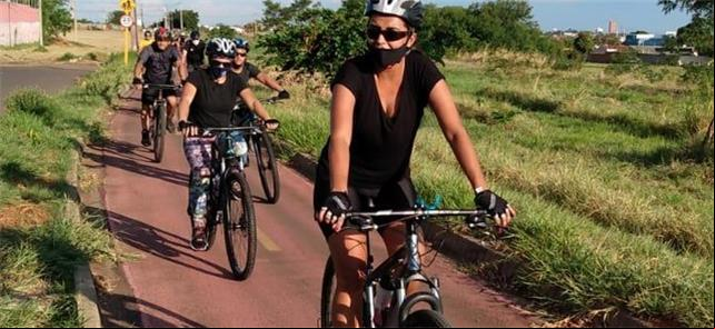 Grupo de ciclistas em Presidente Prudente, interio