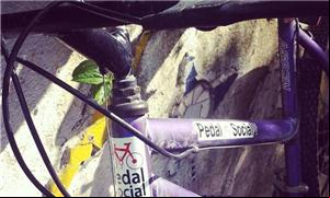 Há 46 bicicletas emprestadas e 80 pessoas na fila