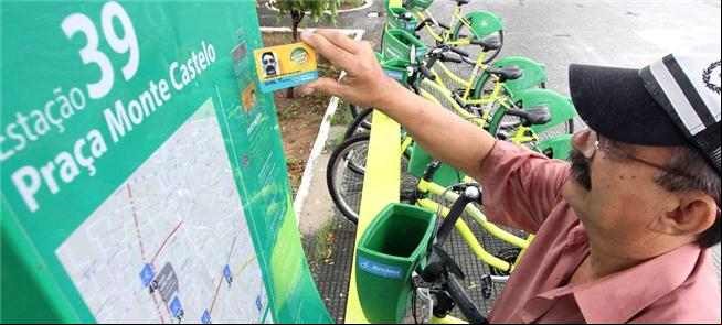 José vai adotar as bicicletas para ir a locais pró