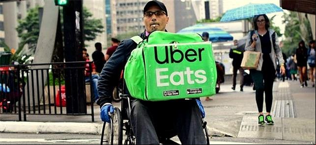 Luciano Oliveira, que entrega comida pelo app Ube