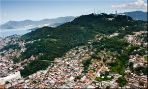 Maciço do Morro da Cruz, local de uma das estações