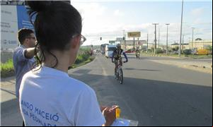 Mesmo sem estrutura, há muitos ciclistas em Maceió