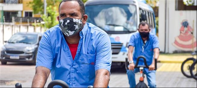 Motoristas sentem na pele o que é ser um ciclista