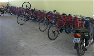 Motos tomam o espaço para bikes no terminal da Lag