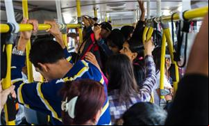O calor aumenta ainda mais com ônibus lotados