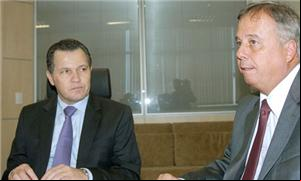 O governador em reunião com o presidente da Valec