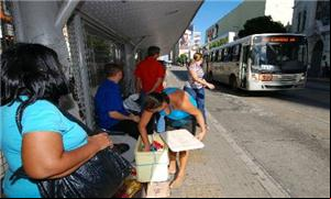 O reajuste da tarifa de ônibus no Recife é feito p