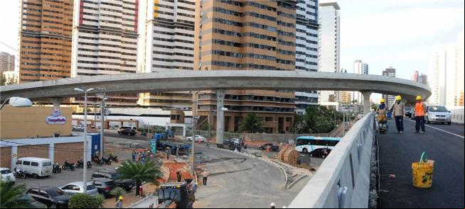 O viaduto do Cocó, em Fortaleza: interferência na