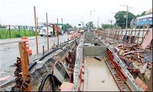 Obra de uma estação do Transoeste na Estrada da Pe