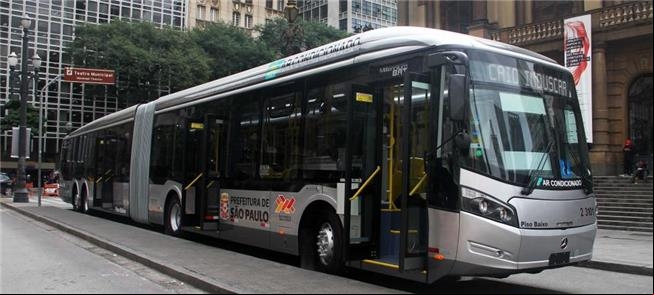 Ônibus articulado no Centro de São Paulo