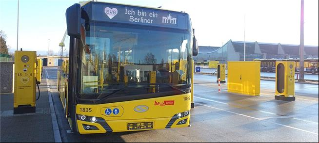 Ônibus elétrico da BVG, em operação em bairro de B